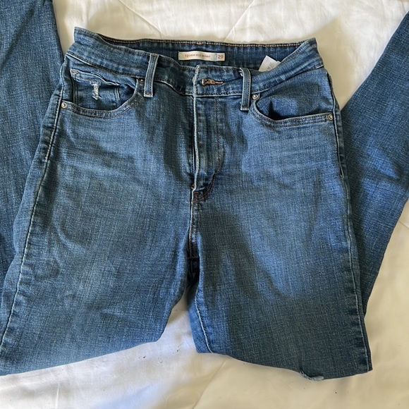 Levi 721 Distressed Jeans - Picture 2 of 5